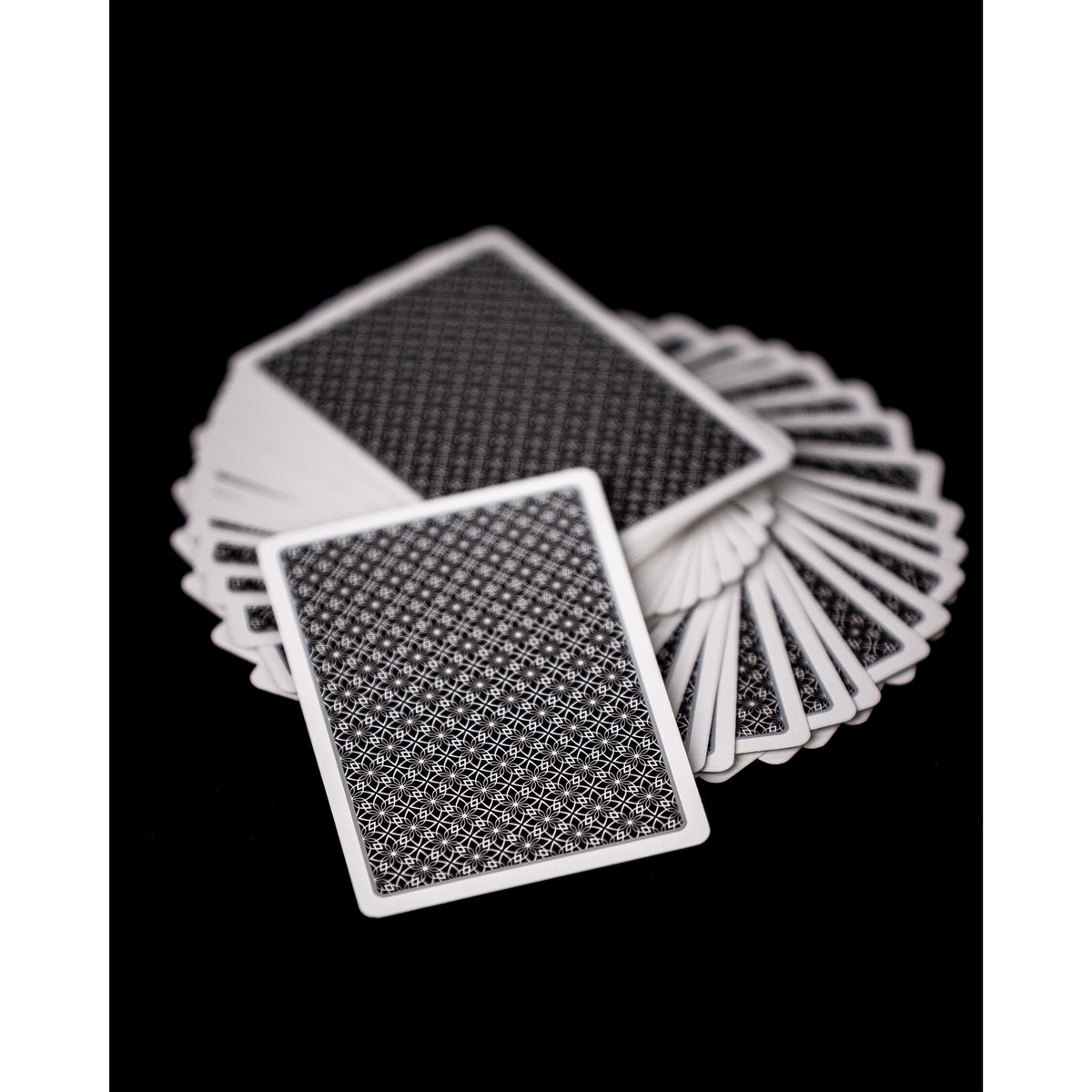 Black Flower Playing Cards di Jack Nobile