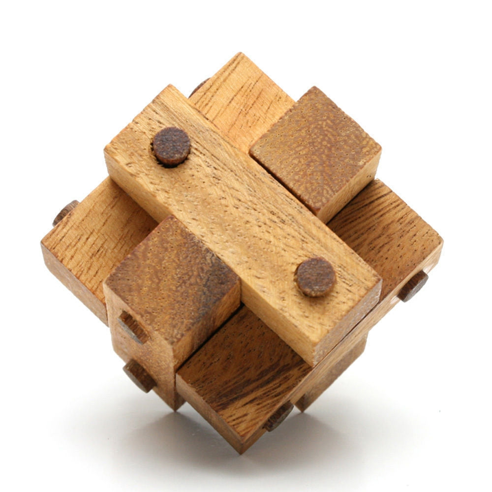 CUBO INCHIODATO