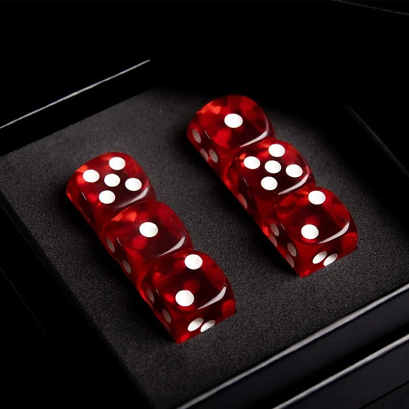 Linking Dice 2.0 by Nobuyuki Nojima