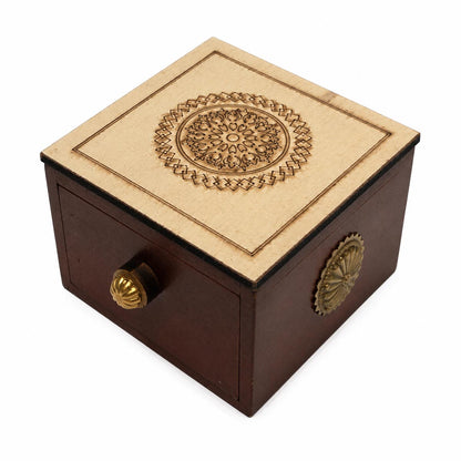 KLEINE NEUE BOX