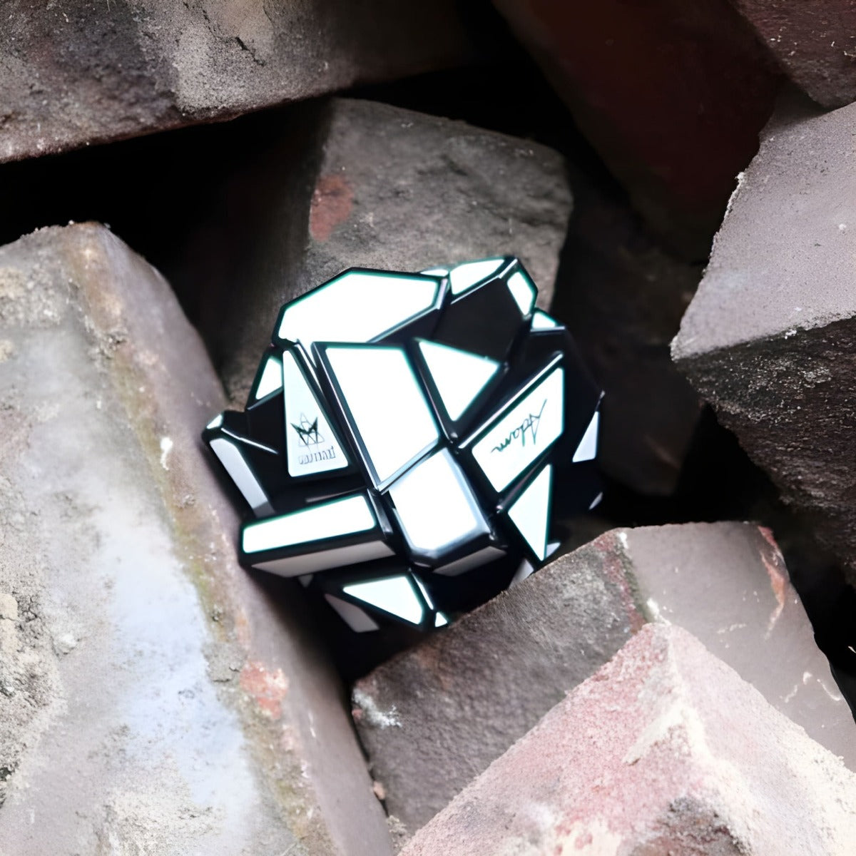 MEFFERT'S GHOST CUBE
